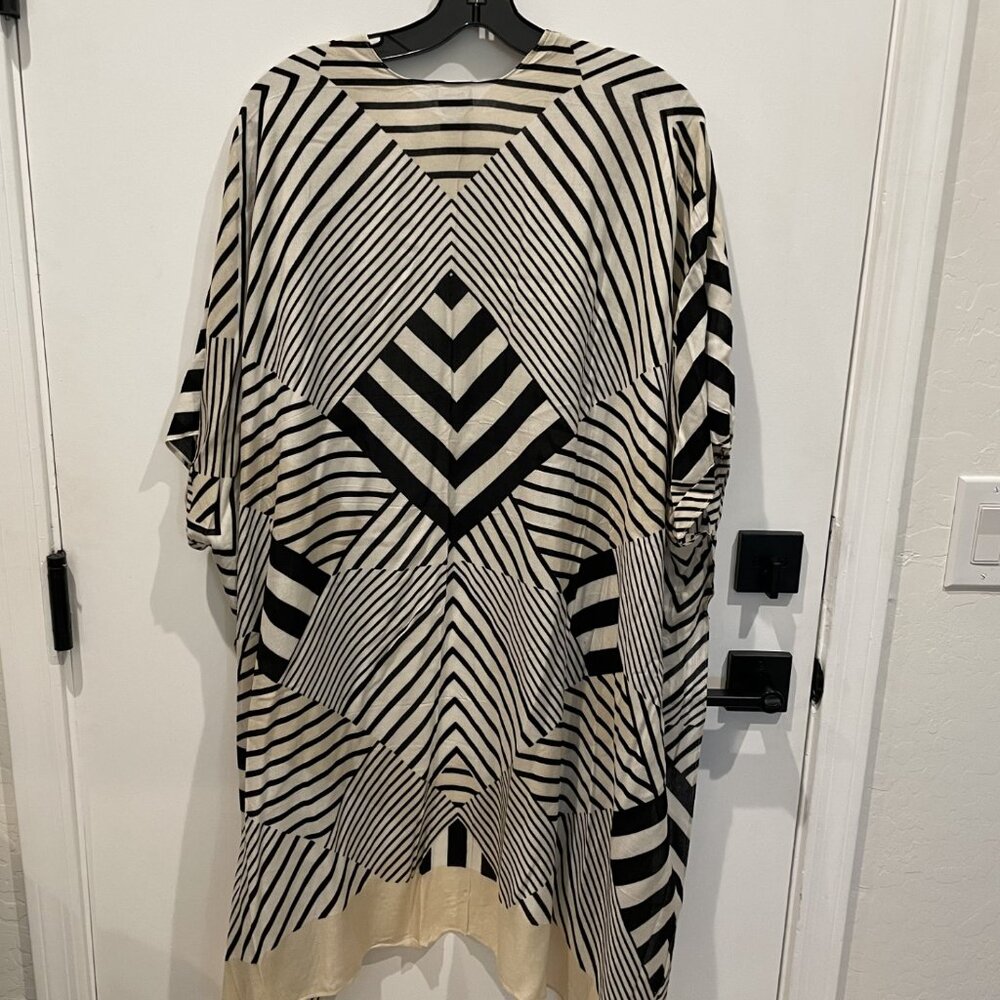 Cabi Unwind cover up geometric boho ruana, wrap, or kimono - One Size - Rtl $80 - Picture 5 of 7
